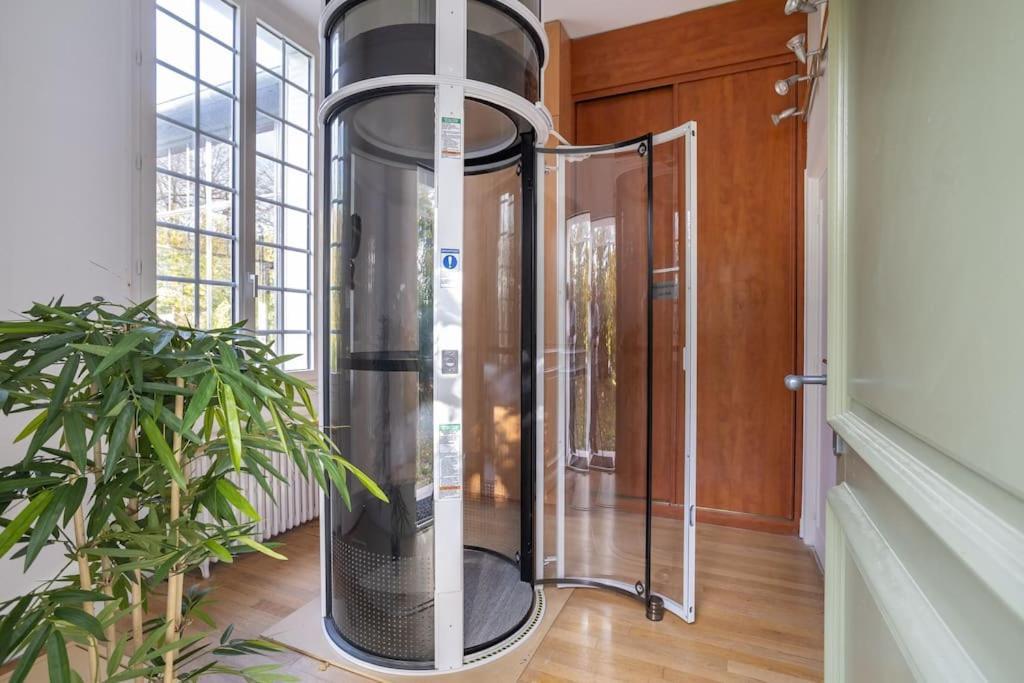 Appartement De 100M2 Dans Un Parc A 20 Mn Du Centre De Paris Garches Bagian luar foto