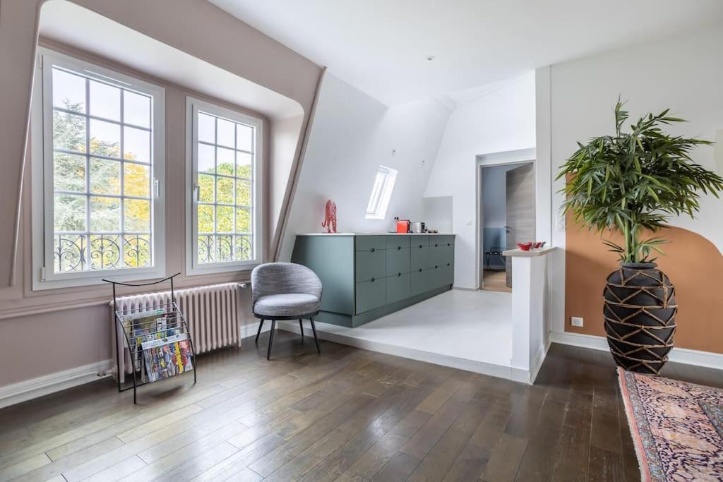Appartement De 100M2 Dans Un Parc A 20 Mn Du Centre De Paris Garches Bagian luar foto
