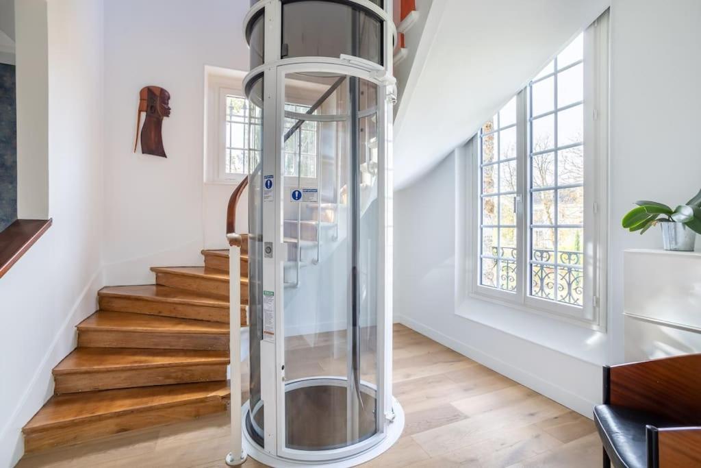 Appartement De 100M2 Dans Un Parc A 20 Mn Du Centre De Paris Garches Bagian luar foto