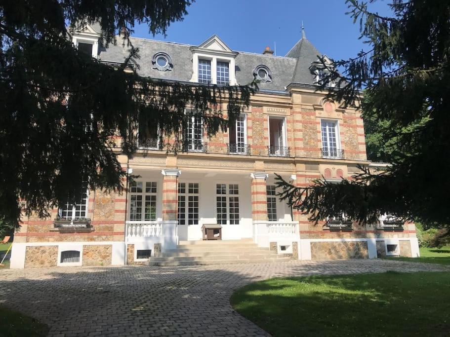 Appartement De 100M2 Dans Un Parc A 20 Mn Du Centre De Paris Garches Bagian luar foto