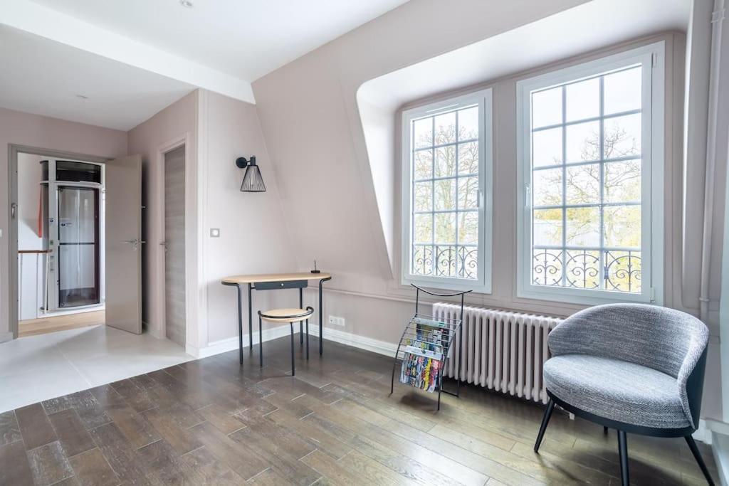 Appartement De 100M2 Dans Un Parc A 20 Mn Du Centre De Paris Garches Bagian luar foto
