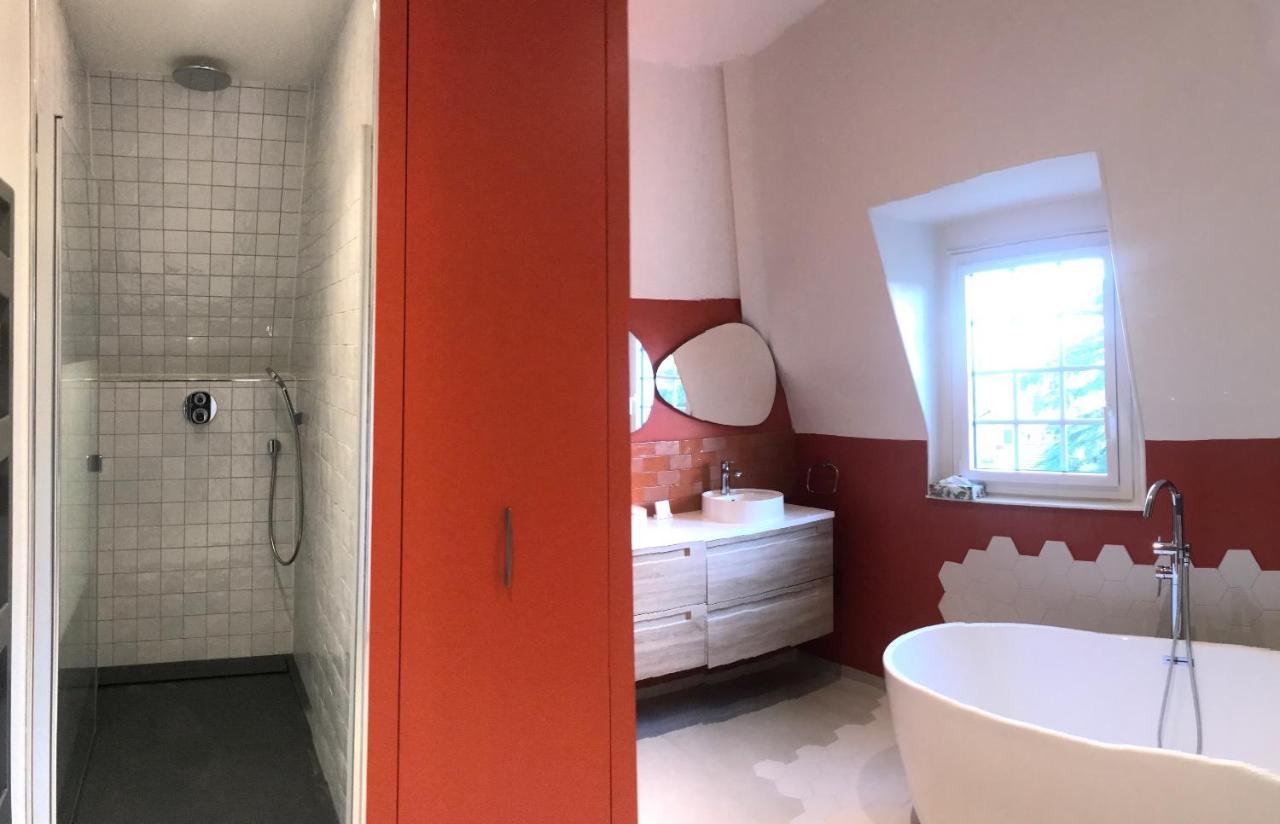 Appartement De 100M2 Dans Un Parc A 20 Mn Du Centre De Paris Garches Bagian luar foto