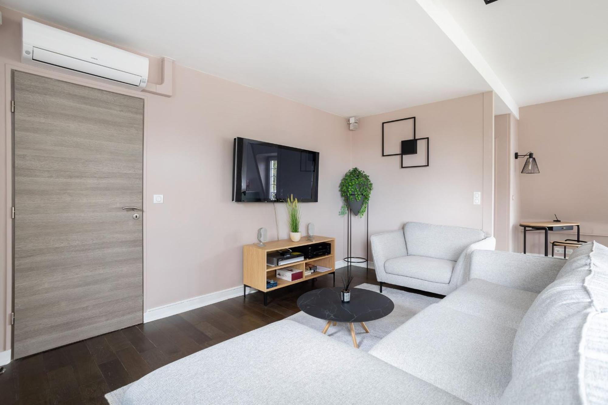 Appartement De 100M2 Dans Un Parc A 20 Mn Du Centre De Paris Garches Bagian luar foto