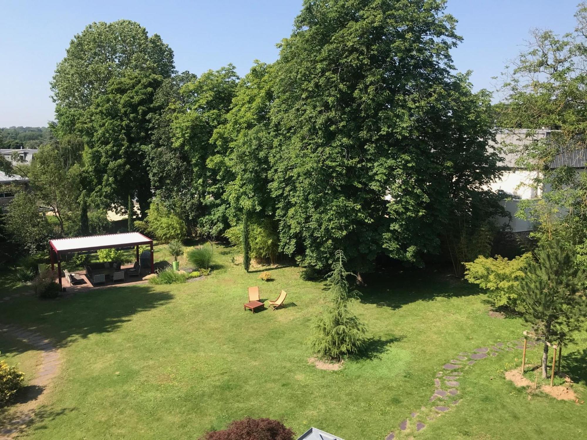 Appartement De 100M2 Dans Un Parc A 20 Mn Du Centre De Paris Garches Bagian luar foto